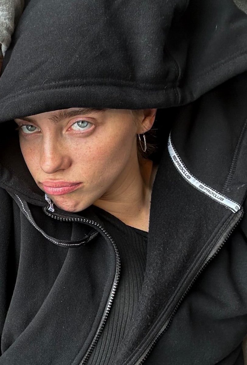 K_taebts's tweet image. my girl.