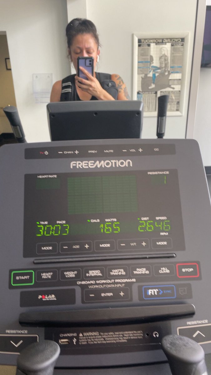 _Deadmomalive's tweet image. Today was very challenging
I got this weighted vest and burned about 877 calories with this bad boy!
I’m exhausted today
Good night
#FitnessMotivation