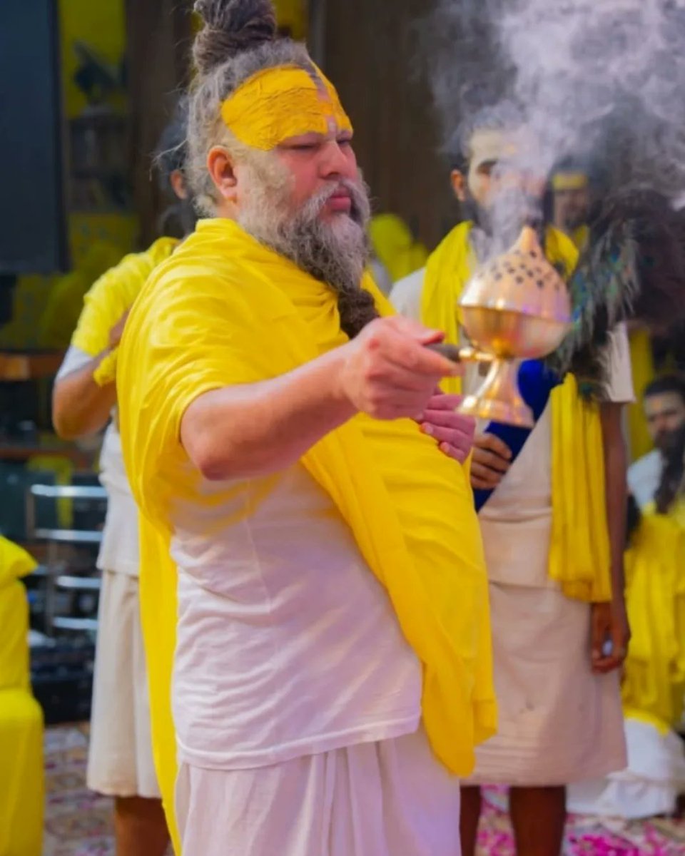 गुरु पुर्णिमा के अवसर पर सदगुरुदेव भगवान् श्री प्रेमानंद जी महाराज का पवित्र पावन दर्शन ❣️🙏 

जय श्री राधे राधे🌺🌺🙏🙏
#GuruPurnima