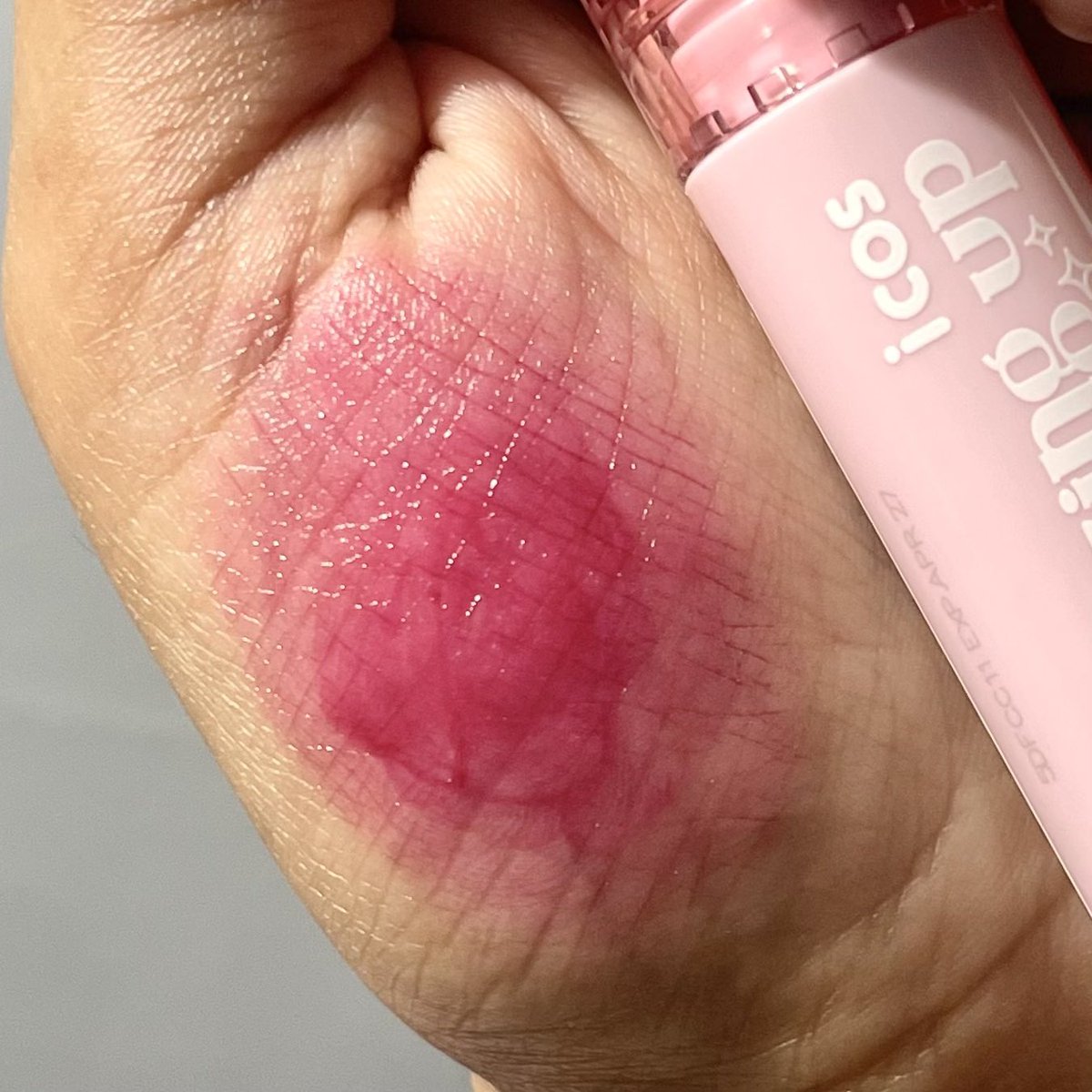 ini lip tint jualan apa sedekah deh, masa harganya 20 RIBUAN DOANG😭🫵🏼 

mana ga bikin kering bibir....ngestain pula🙇🏻‍♀️💗