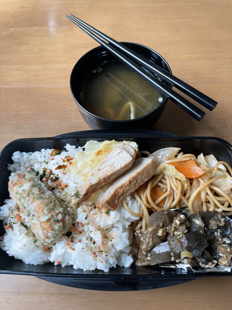 ka_tabemono's tweet photo. お久しぶりです
皆さん暑いですが元気でお過ごしでしょうか？
自分もバテ��がらですが何とか頑張っています💦
丸亀製麺の新作も初日の仕事帰りに頂きました😌

#お弁当 https://t.co/1BirJxzjv1