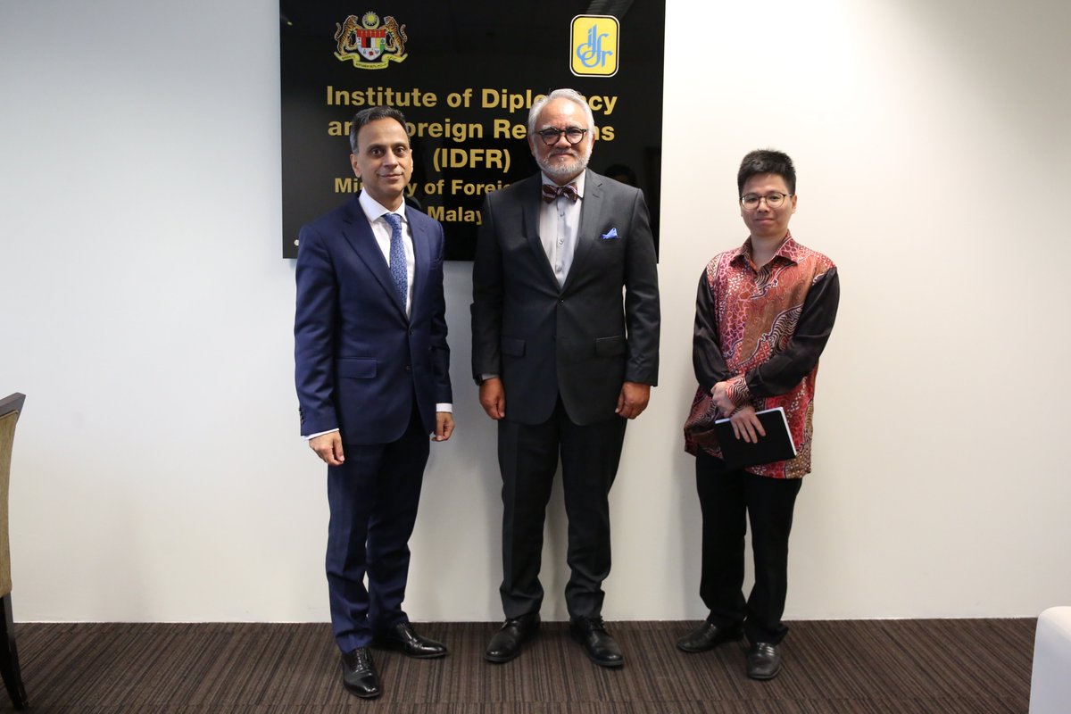 Institute of Diplomacy and Foreign Relations 🇲🇾 (@idfrmalaysia) on Twitter photo Courtesy call by H.E. Mr Ajay Sharma CMG, British High Commissioner to Malaysia on 24 June 2025.
#Malaysia #UnitedKingdom #IDFRMalaysia #WismaPutra #MyASEAN2025 #MYASEANChair2025
<a href="/MalaysiaMFA/">Wisma Putra</a> Courtesy call by H.E. Mr Ajay Sharma CMG, British High Commissioner to Malaysia on 24 June 2025.
#Malaysia #UnitedKingdom #IDFRMalaysia #WismaPutra #MyASEAN2025 #MYASEANChair2025
<a href="/MalaysiaMFA/">Wisma Putra</a>