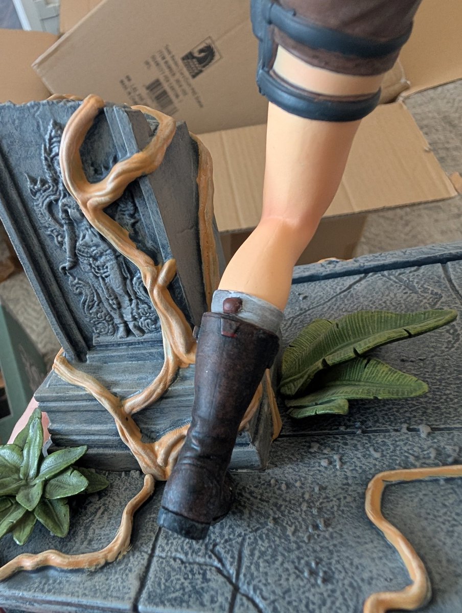 rainbow_geisha's tweet image. Also. What are these on the socks? Anyone know? @tombraider @DarkHorseComics