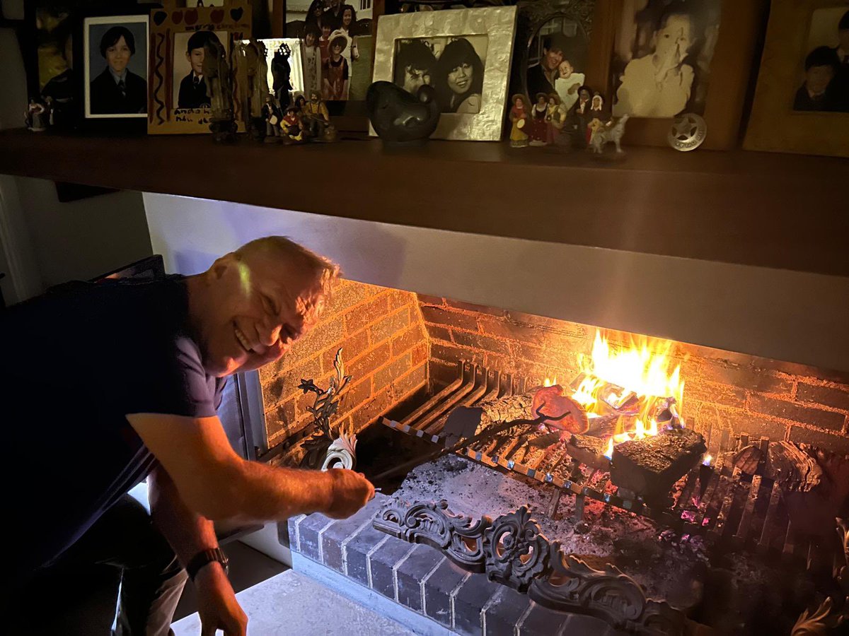 JimmyBarnes's tweet image. Tonight’s blackout dinner. Sardine salad and fireside toast.
@jane13barnes