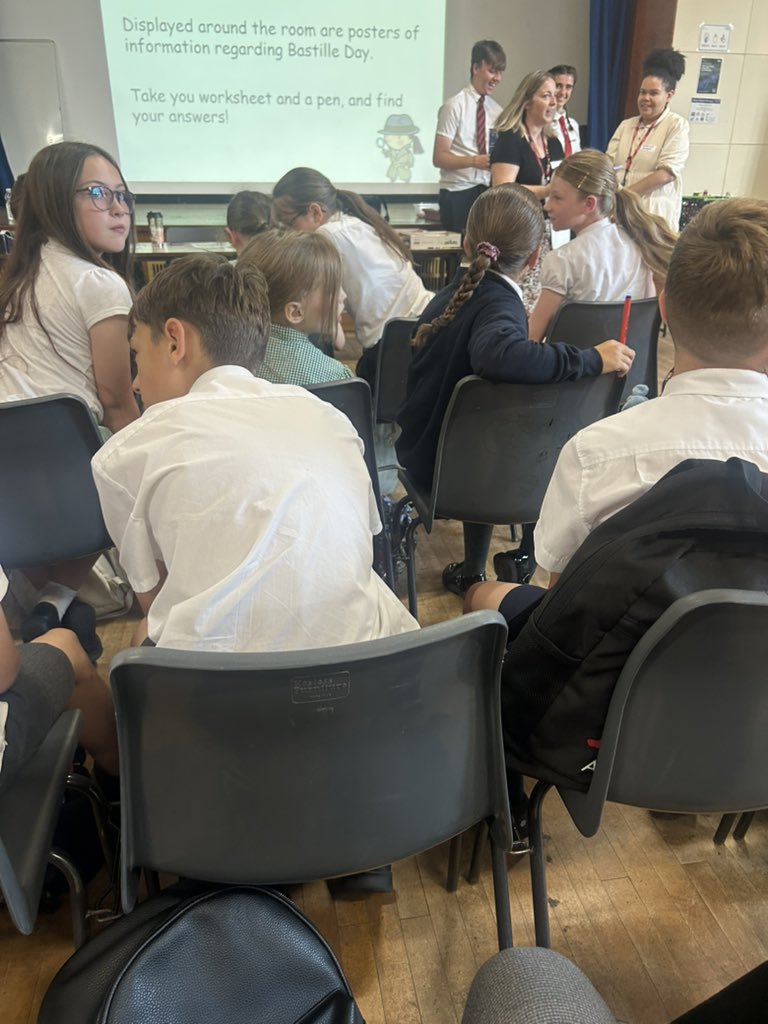 MrAbnett01's tweet image. We have arrived at Cannock Chase High School ready for our global day! 📚@PoppyfieldSch