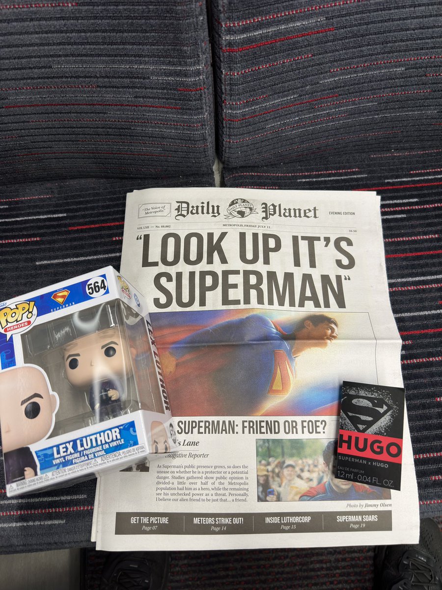LightningC2021's tweet image. Found this little Superman promo stand in London today. Walked away with some freebies too ☺️ #Superman