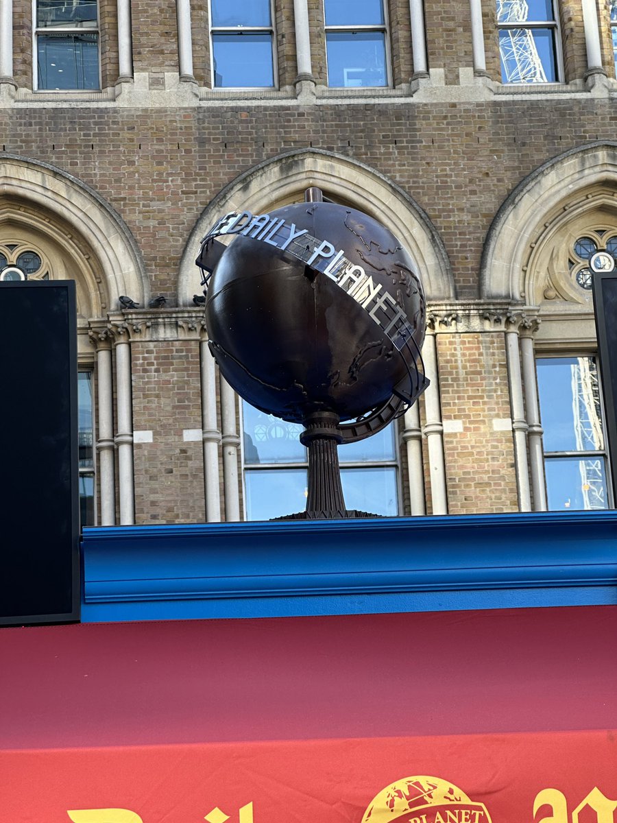 LightningC2021's tweet image. Found this little Superman promo stand in London today. Walked away with some freebies too ☺️ #Superman