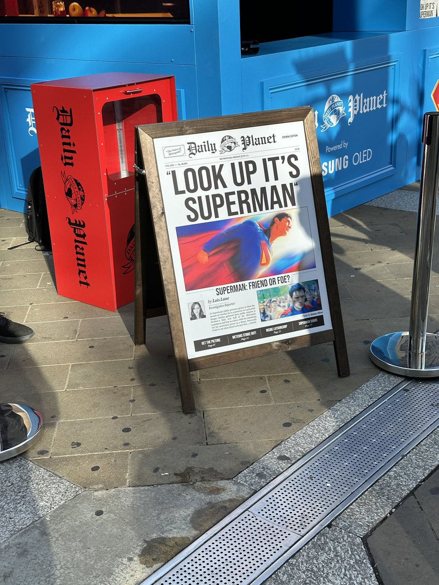 LightningC2021's tweet image. Found this little Superman promo stand in London today. Walked away with some freebies too ☺️ #Superman