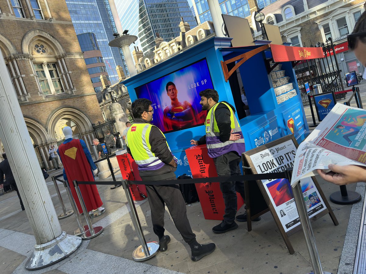 LightningC2021's tweet image. Found this little Superman promo stand in London today. Walked away with some freebies too ☺️ #Superman