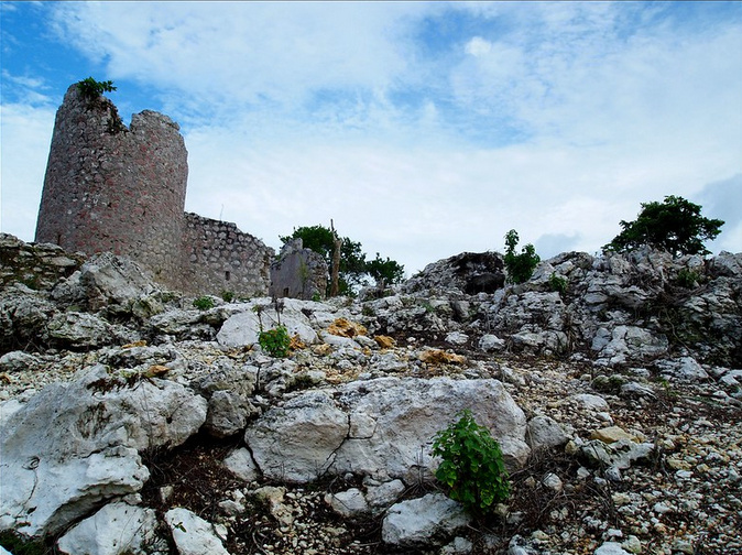 Historia – the HWA (@historiahwa) on Twitter photo An Edinburgh Castle in Jamaica?
Intrigued, PD Lennon (<a href="/PaulaDL16/">Paula Lennon</a>) started researching and discovered a bizarre tale of serial murders at a mysterious Scot's plantation.
She writes about mixing fact and fiction for her novel, The Case of the Mad Doctor, at historiamag.com/scot-caribbean… An Edinburgh Castle in Jamaica?
Intrigued, PD Lennon (<a href="/PaulaDL16/">Paula Lennon</a>) started researching and discovered a bizarre tale of serial murders at a mysterious Scot's plantation.
She writes about mixing fact and fiction for her novel, The Case of the Mad Doctor, at historiamag.com/scot-caribbean…