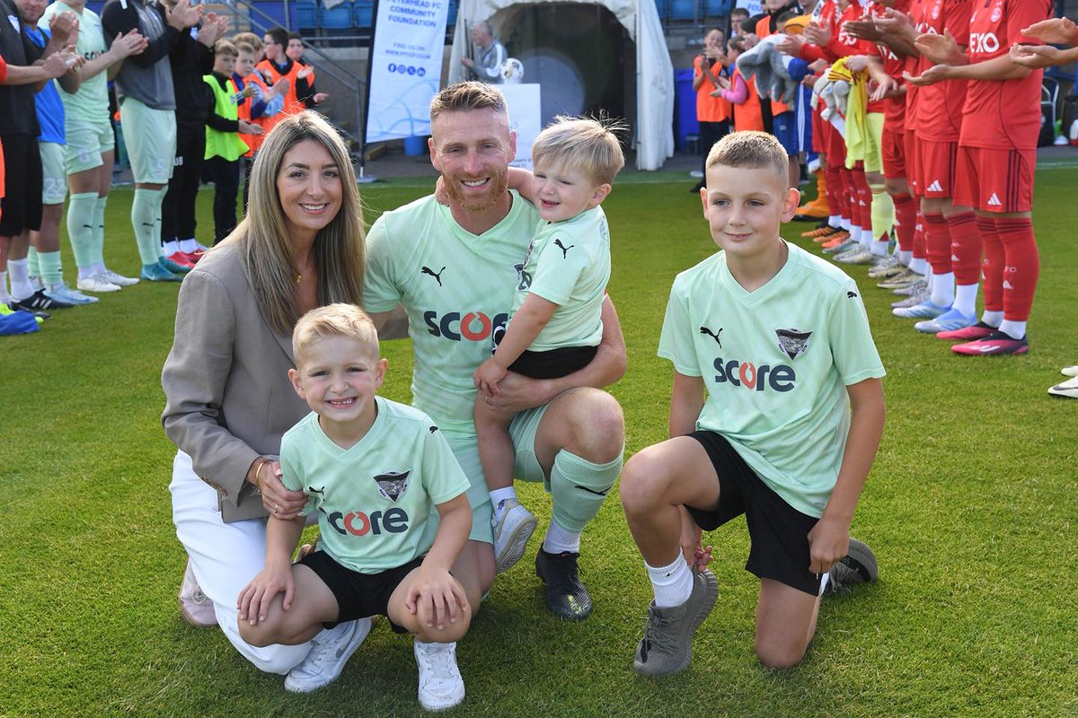 Following Rory’s testimonial match last night, the Chairman presented him with the “keys to Balmoor” - a lifetime season ticket to ensure that Rory, Ashley, Noel, Rafe and Rocco will always be made welcome here - forever PFC 💙