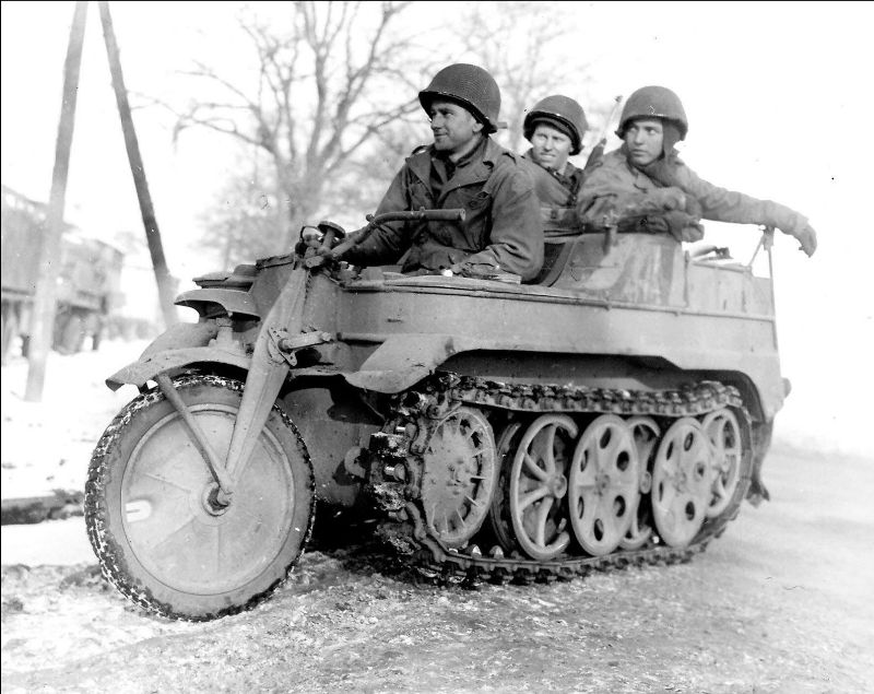 Read our article about the Kettenkrad, the marriage of a motorcycle and a half-track.

Click on the link to read the article: beachesofnormandy.com/articles/The_K…

Photo: American soldiers riding a captured Kettenkrad in 1945 (Credit: U.S. Army)

#ww2 #worldwar2 #militaryhistory #DDay