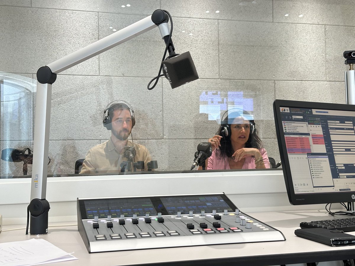 Hector_Canneque's tweet image. Finaliza el curso Media Training en Radio y TV para Investigadores en la @USPCEU. He disfrutado mucho aprendiendo a comunicar nuestra ciencia frente a cámaras y micrófonos. Gracias a los profesores y compañeros por hacerlo tan enriquecedor.
@USPCEUprensa @FundacionCEU