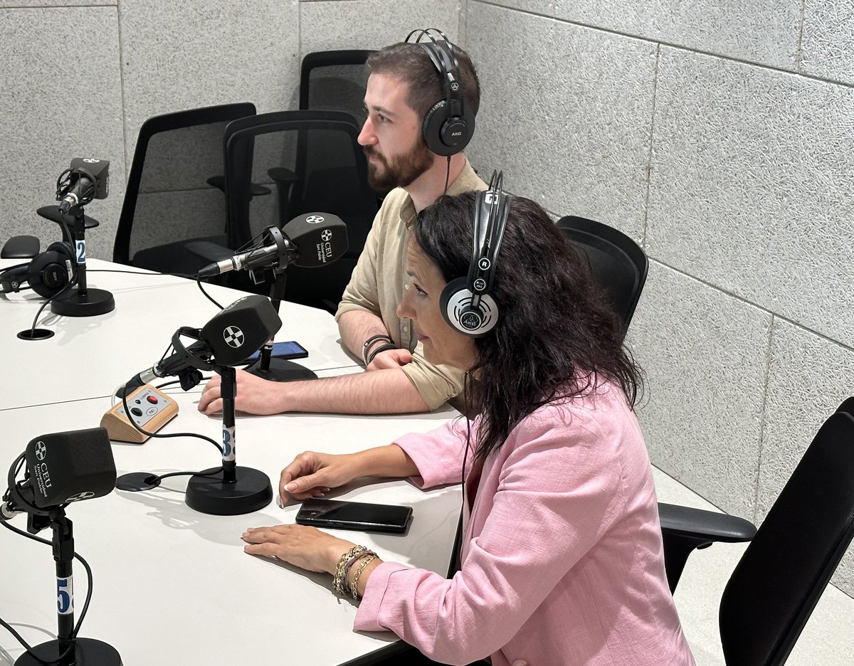 Hector_Canneque's tweet image. Finaliza el curso Media Training en Radio y TV para Investigadores en la @USPCEU. He disfrutado mucho aprendiendo a comunicar nuestra ciencia frente a cámaras y micrófonos. Gracias a los profesores y compañeros por hacerlo tan enriquecedor.
@USPCEUprensa @FundacionCEU