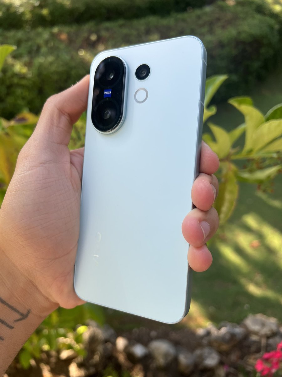 AdrianJR_98's tweet photo. @vivo_espana Para rematar el hilo, contaros que el vivo X200 FE ya está disponible en España (12RAM+512gb) por 849 €. Puedes elegir entre el modelo Black Luxe, o Blue Breeze.
Este móvil es una apuesta segura, top ventas en otros países y muy pronto en España 🌟
#colaboracion @vivo_espana https://t.co/S6mrIv8Zib