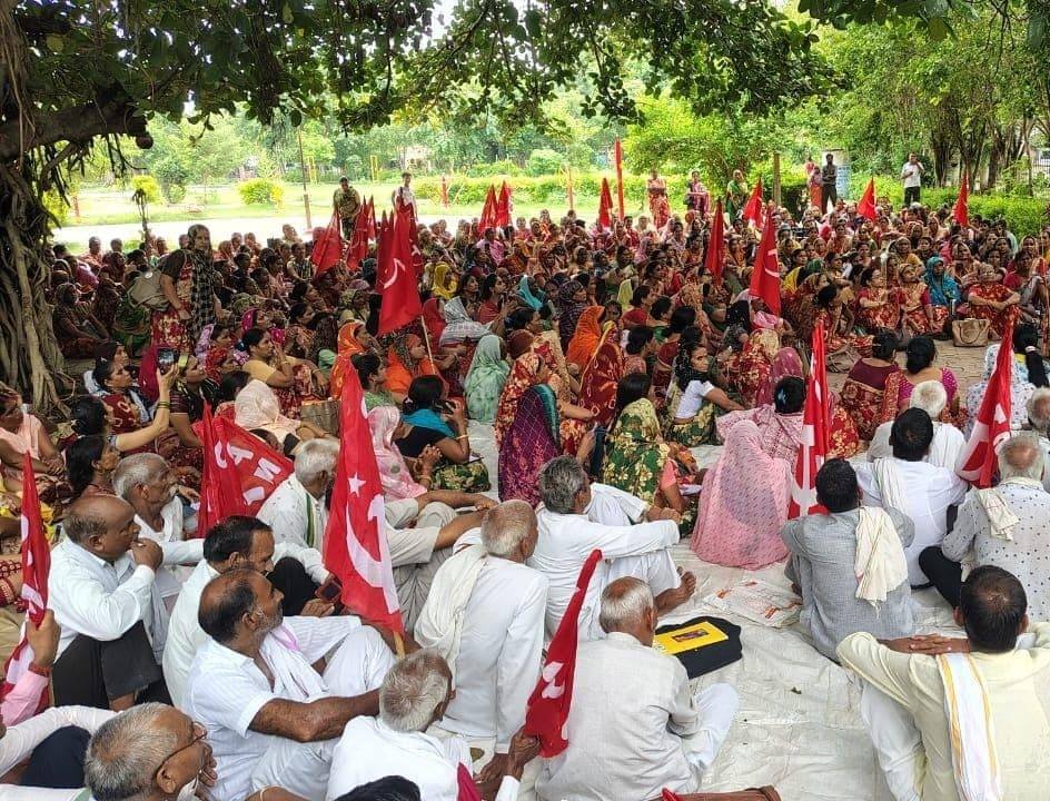 KisanSabha's tweet photo. From Morena, Gwalior and Rewa in Madhya Pradesh.
#9thJulyGeneralStrike https://t.co/Xj5pTGA7pL