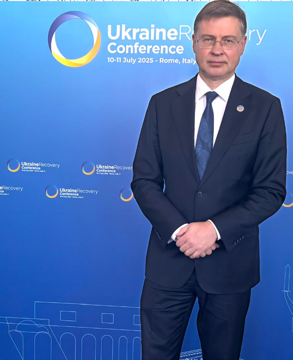 VDombrovskis's tweet image. ✅ Today, the @EU_Commission transfers another €1 billion to Ukraine under the the G7 ERA loans initiative.
This coincides with the Ukraine Recovery Conference in Rome where partners continue to stand with Ukraine and against Russian aggression.
🇪🇺🇺🇦 #URC2025