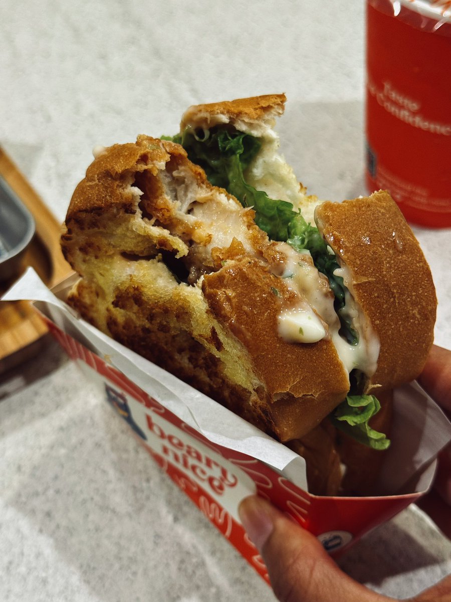 Bask Bear jangan stop jual menu spicy buttermilk ni pleaseeee. Ya Allah sedap!!!Tengok balik gambar ni, teringin makan lagi sekali 😭😭😭

Loaded fries wajib try. Katsue toastie wajib try kuasa dua!