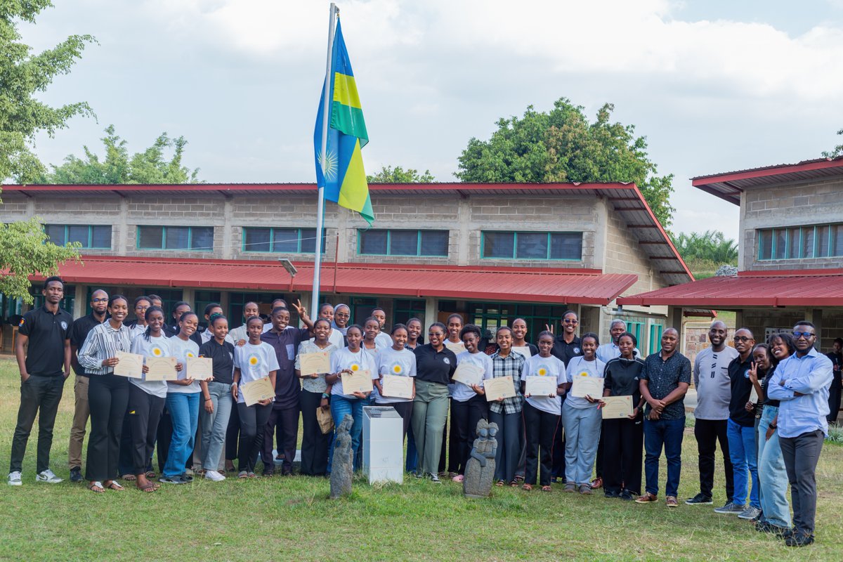 AUCAInnovate_Rw's tweet image. 🚀 Future innovators ignited in Bugesera!
Gashora Girls amazed us with their data and AI brilliance.
@MastercardFdn @RwandaICT @1MRwandanCoders
#TechForGirls #GashoraRising #AUCAInnovation #GashoraGirlsAcademy #YoungAfricaWorks #MastercardFoundation