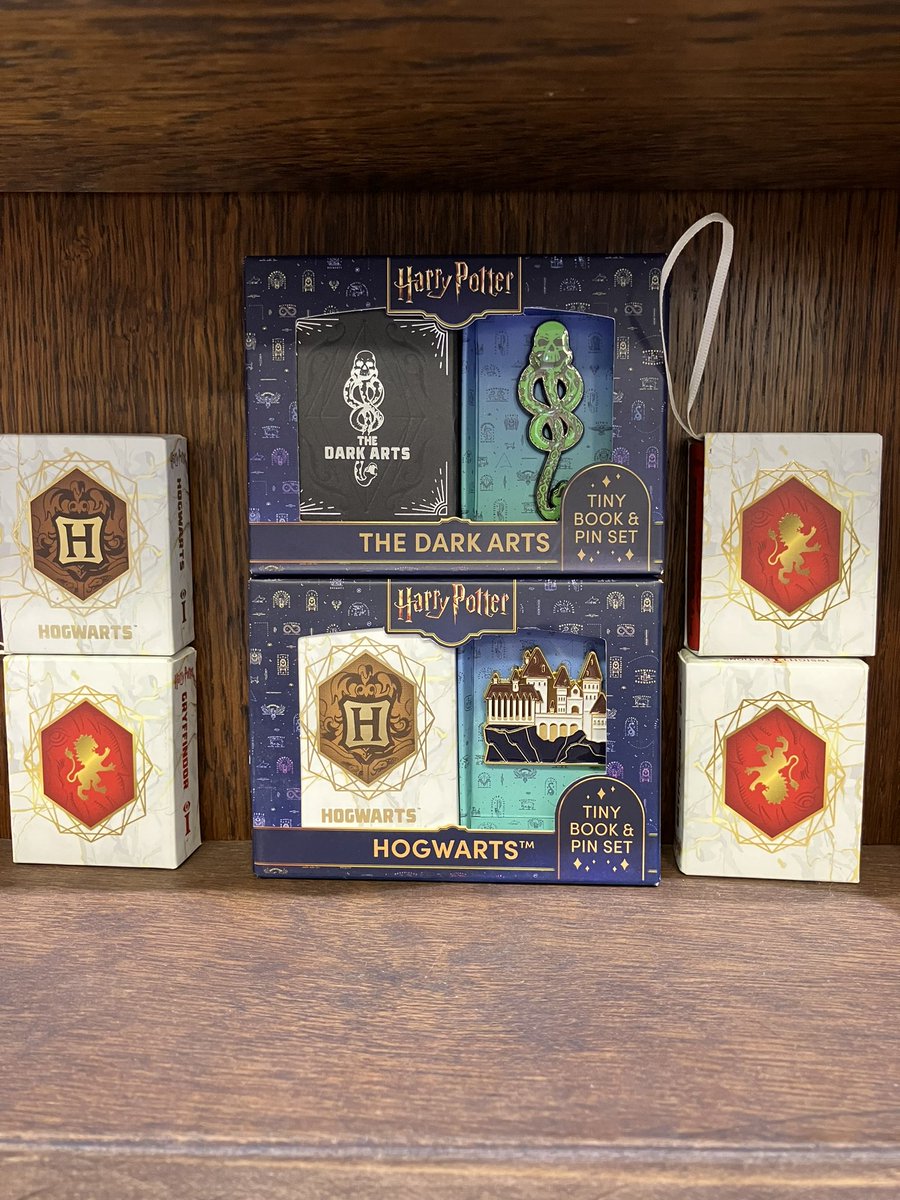 4階洋書】ハリー・ポッターシリーズの豆知識が詰まったミニブックと