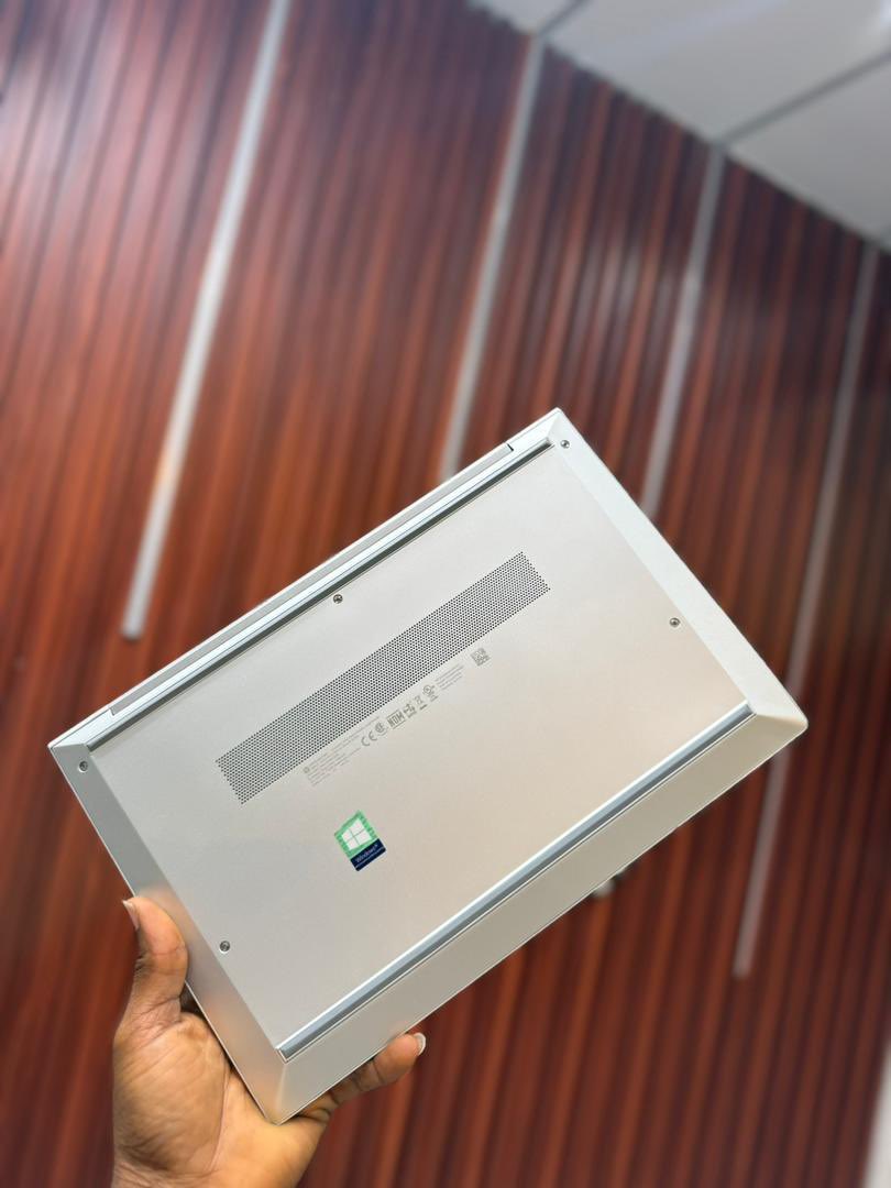 wtf_rema's tweet image. *HP ELITEBOOK 830 G7*
Touch screen
Intel core i5 10th gen vpro max turbo frequency 2.4ghz
•13 inches
•Ram: 16 GB DDR4
•256 GB SSD
•Graphics: intel UHD 620(8GB)
•USB Type C
•FHD display
• keyboard💡
•Face ID/Fingerprint
•Charger 🔌
Price 4.5k
Ghc: 0241636577
