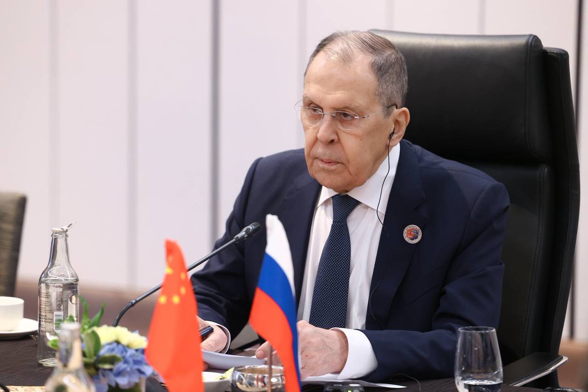 🇷🇺🇨🇳 С.В.Лавров проводит встречу с Министром иностранных дел КНР Ван И «на полях» министерских мероприятий по линии #АСЕАН

📍 Куала-Лумпур, 10 июля

#РоссияКитай