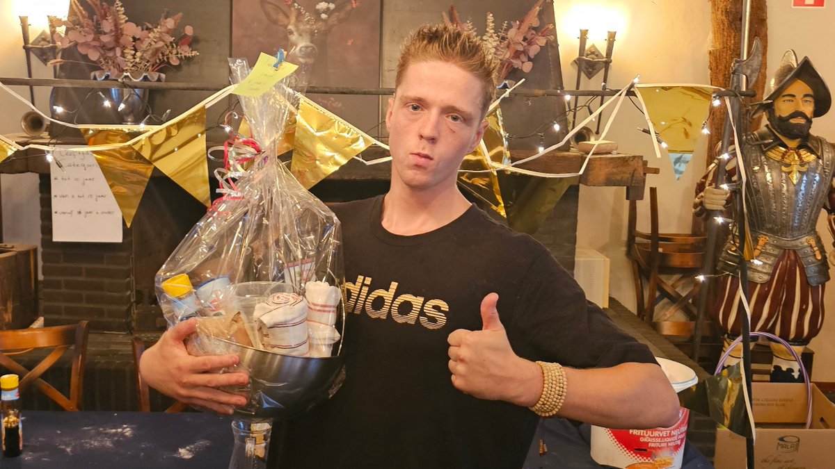 Afgelopen zondag werd ik 'Wesley Broekhuis' de kampioen bij de Pannenkoeken eetwedstrijd in Nienoord te Leek. <a href="/CampingNienoord/">Camping Nienoord</a> <a href="/BurchtNienoord/">PannenkoekenBurcht</a> 

#nienoord #pannenkoeken #champion #eten #eetwedstrijd #frikandel #groningen #leek #fypシ