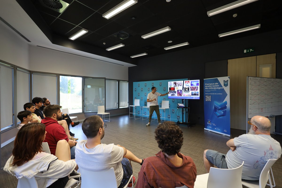 🎮 El experto en producción y comunicación de videojuegos, David Darnés, ofreció el pasado miércoles en el #CampusEUNEIZ la charla "𝗧𝗿𝗮𝗻𝘀𝗳𝗼𝗿𝗺𝗮𝗻𝗱𝗼 𝗽𝗮𝘀𝗶𝗼𝗻𝗲𝘀 𝗲𝗻 𝗽𝗿𝗼𝗳𝗲𝘀𝗶𝗼𝗻𝗲𝘀: 𝗲𝗹 𝗰𝗮𝗺𝗶𝗻𝗼 𝗵𝗮𝗰𝗶𝗮 𝗹𝗼𝘀 𝘃𝗶𝗱𝗲𝗼𝗷𝘂𝗲𝗴𝗼𝘀".

💡 Durante la