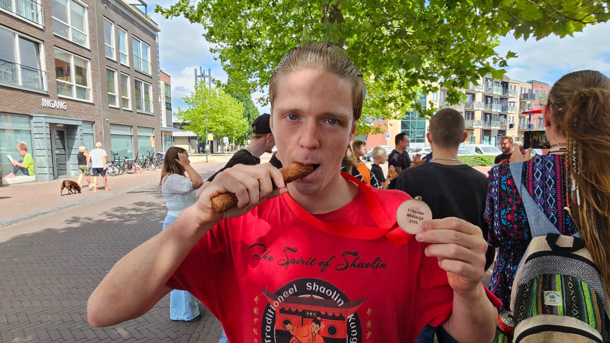 De medaille voor de 3de plaats bij de Frikandellen Eetwedstrijd te Gorredijk Friesland. <a href="/Gorredijk/">Gorredijk</a> <a href="/SnackbarLucy/">SnackbarLucy</a> #frikandellen #eetwedstrijd #3deplaats #medaille #brons