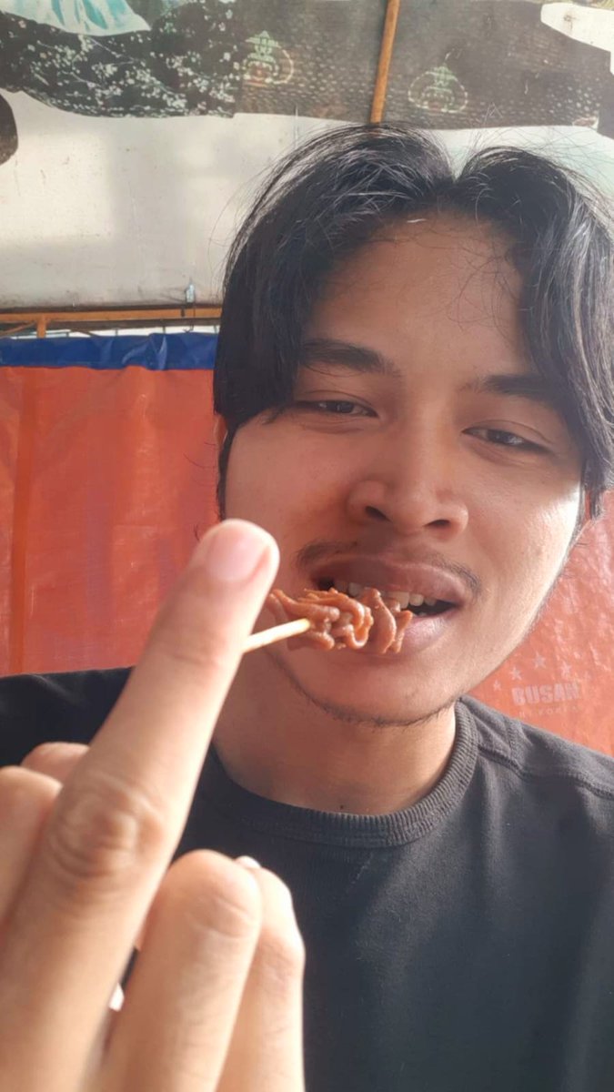 paddhii's tweet photo. potret Pekerja Teks Komersil 3-5 hari lalu

dan potret mood saya sekarang: fuck this world https://t.co/ndfvw5FkEl