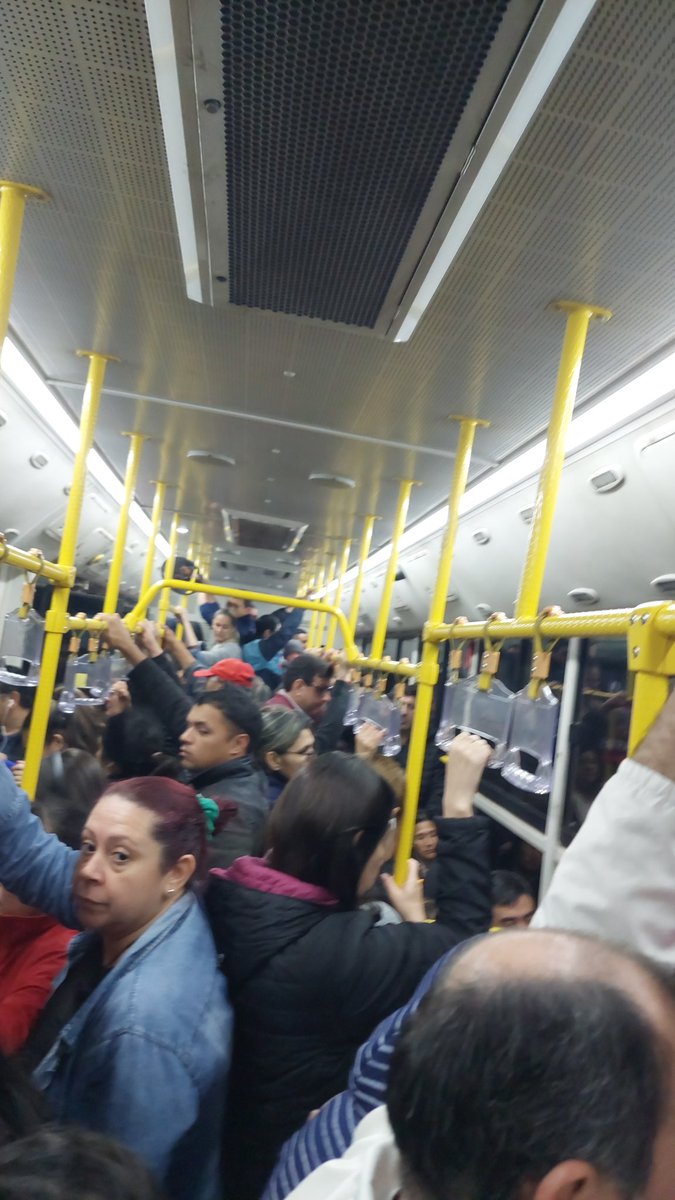 Esta manipulación qué tal? 

César Ruiz Diaz y su gavilla pueden empezar comprando buses nuevos (no reacondicionados) o al menos mantener bien las porquerías que tienen

Mientras ellos piden subir el pasaje, nosotros hacemos transbordo a las 5 de la mañana pq murió nuestro bus