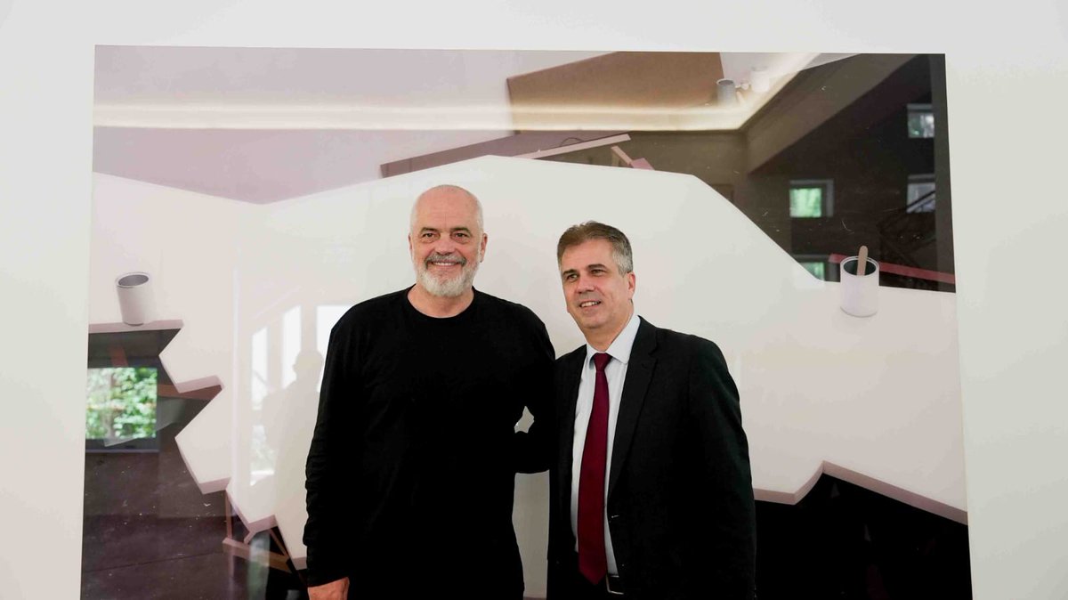 IsraelinAlbania's tweet image. Ministri Izraelit i Energjisë, Z. Eli Cohen, kryesoi një delegacion biznesi në fushat e energjisë dhe ujit. Ministri zhvilloi takime me Kryeministrin Z. Rama, me Znj.Balluku Zëvendës Kryeministre dhe Ministre e Infrastrukturës dhe Energjisë, Z. Gonxhe Ministër i Ekonomisë,…