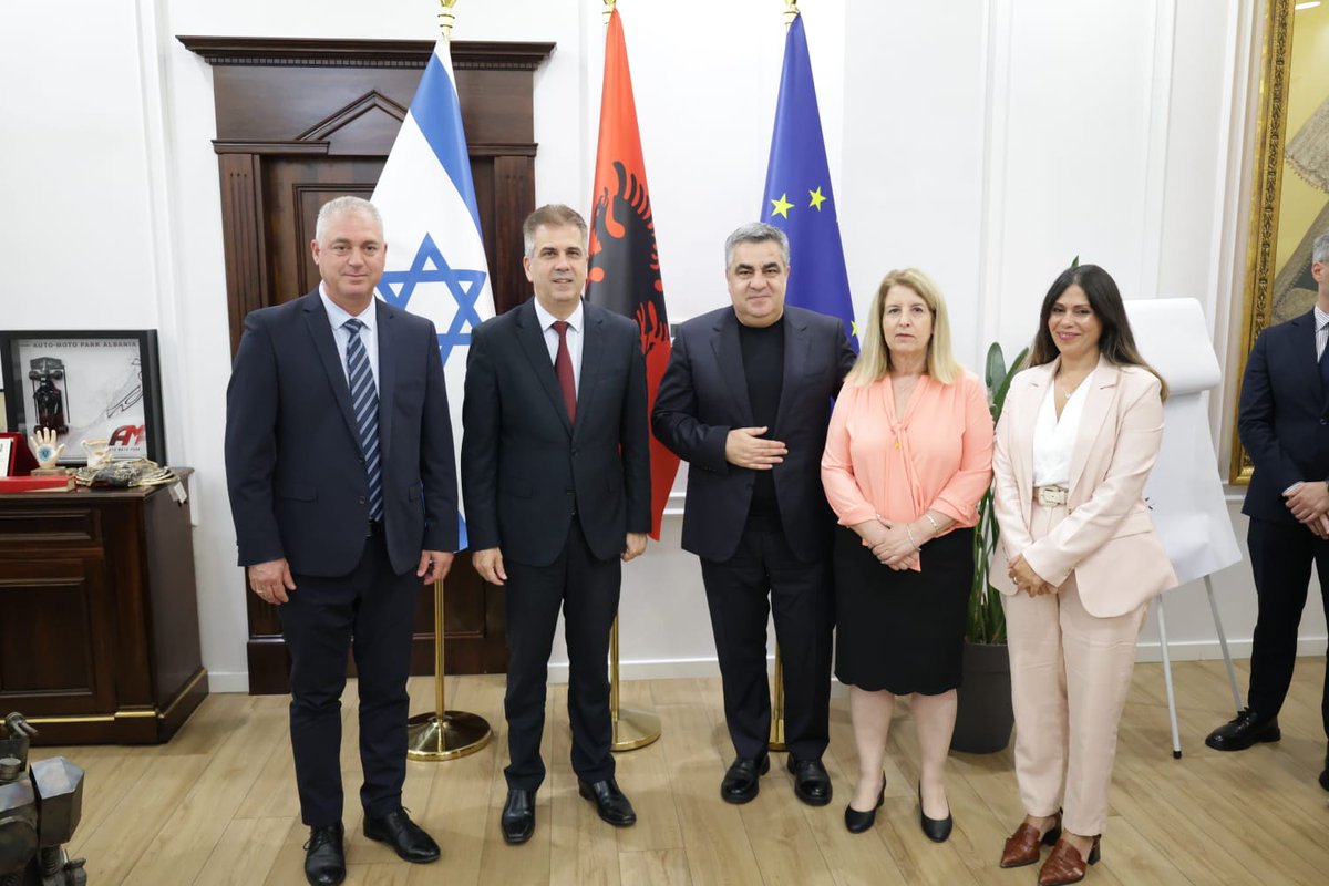 IsraelinAlbania's tweet image. Ministri Izraelit i Energjisë, Z. Eli Cohen, kryesoi një delegacion biznesi në fushat e energjisë dhe ujit. Ministri zhvilloi takime me Kryeministrin Z. Rama, me Znj.Balluku Zëvendës Kryeministre dhe Ministre e Infrastrukturës dhe Energjisë, Z. Gonxhe Ministër i Ekonomisë,…