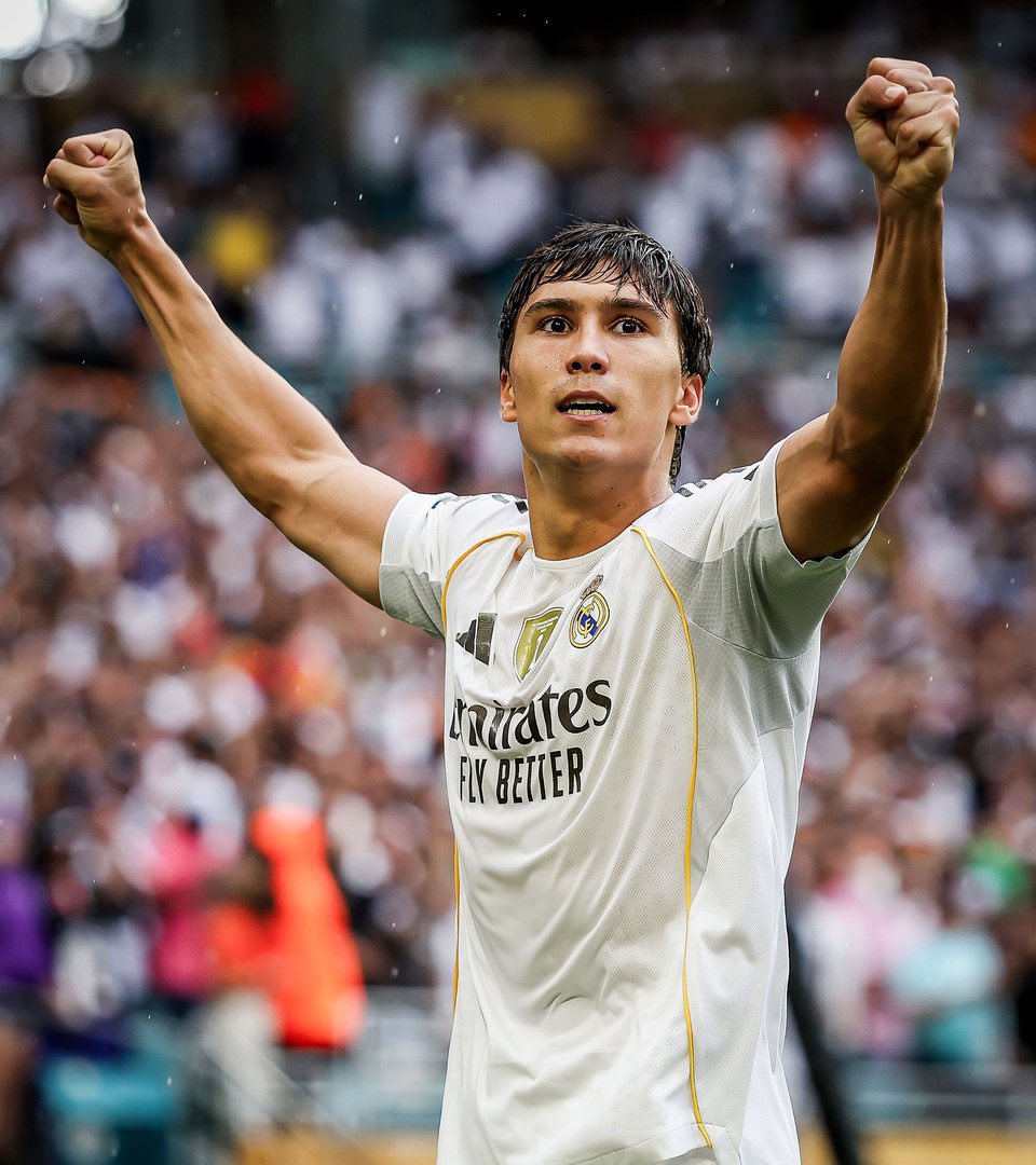 mbafraaude's tweet photo. Que se jodan los vagos de Mbappe y Vinicius, hay que meterles un banquillazo como castigo. Mi delantera para el inicio de temporada. https://t.co/VUM415pf6V