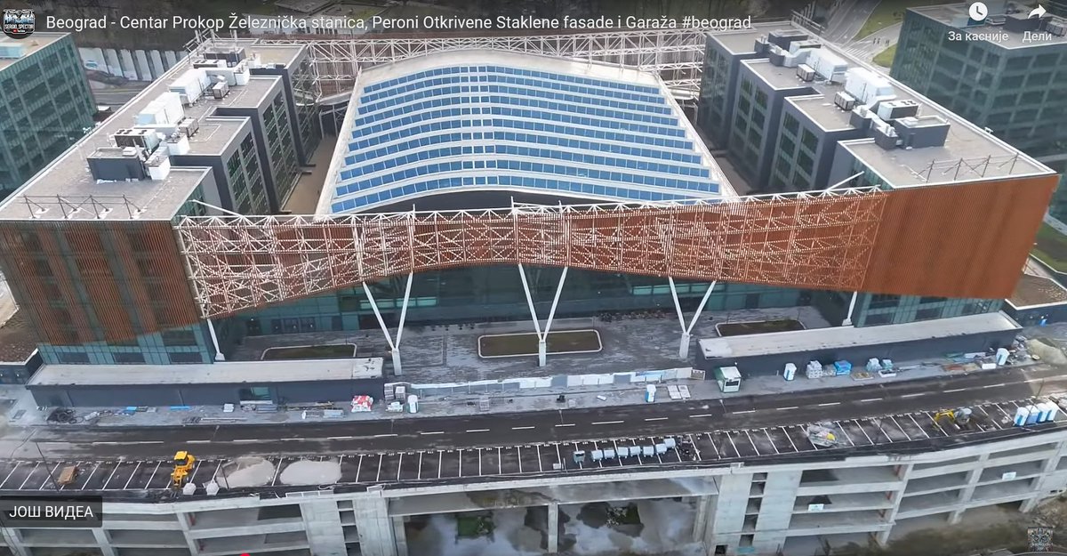 Na železničkoj stanici Prokop su se pojavile naprsline na stubovima i to tačno ispod poslovnih objekata koje je gradio investitor Railway city d.o.o. kako bi se u njih uselili Telekom Srbija, Dunav osiguranje i druge državne firme. Zbog toga će biti ojačani temelji, peronske