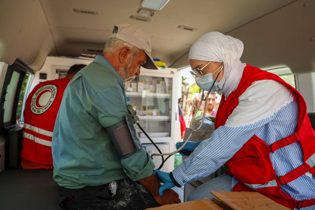 SYRedCrescent's tweet image. For 7 days, @SYRedCrescent mobile clinics have brought vital healthcare to 497 people in fire-hit #Latakia villages, including children & chronic patients! Many families were cut off by dangerous roads. Supported by @ifrc & @roteskreuz_de.
#Syria #WildfiresResponse