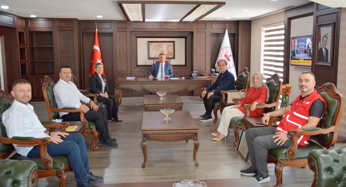 T.C. Kepez Kaymakamlığı (@kepez_kaymakam) on Twitter photo Kaymakamımız Sn. <a href="/suat_dervisoglu/">Suat Dervişoğlu</a>, Kızılay Antalya Şube Başkanı Sn.Tahir Özdaş ve beraberindeki yönetimi makamında kabul etti.
<a href="/AntalyaValilik/">T.C. Antalya Valiliği</a> Kaymakamımız Sn. <a href="/suat_dervisoglu/">Suat Dervişoğlu</a>, Kızılay Antalya Şube Başkanı Sn.Tahir Özdaş ve beraberindeki yönetimi makamında kabul etti.
<a href="/AntalyaValilik/">T.C. Antalya Valiliği</a>