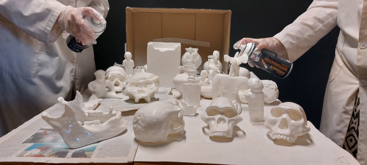 <a href="/ONCE_oficial/">ONCE</a> muestra las bondades de la impresión 3D. Por eso, desde el proyecto #InnovaUCM "Del Museo al Aula" intentamos dotar a departamentos de la <a href="/geohisucm/">Geografía e Historia UCM</a> #UCM de piezas que puedan también ayudar. Esta semana: imprimación para que puedan ser decoradas. #InnovacionDocente