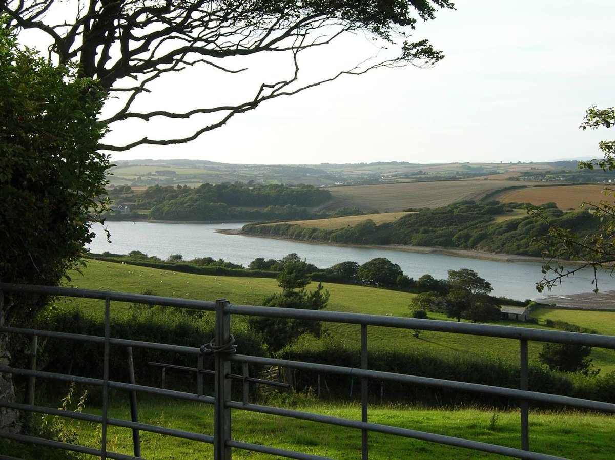 DevComsTogether's tweet image. 🏡 #RuralHousingWeek
Suitable housing plays a huge part in the prosperity and diversity of rural communities.
'A Roadmap for Rural Prosperity' from @RSNOnline sets out ways we can reduce inequalities & encourage thriving communities. buff.ly/XhrQgBW