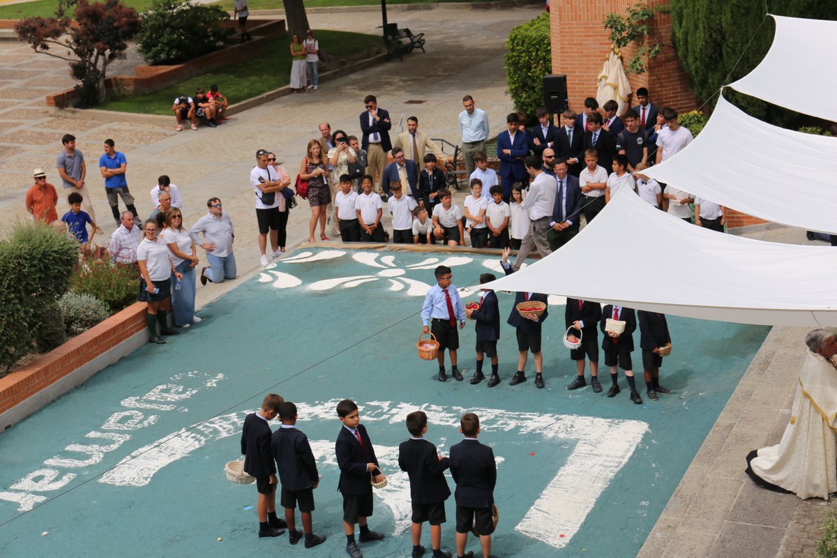 RECUERDOS💭 Así vivimos nuestra tradicional procesión del Corpus Christi que con el que cerramos por todo lo alto el curso 24/25. Ahora toca tiempo de descansar, cambiar de actividad... tantas cosas buenas que nos harán llegar al nuevo curso con la mejor disposición.