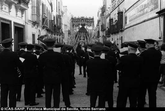 Nicodemo (@nicodemo_blc) on Twitter photo La Banda Municipal <a href="/BSMSevilla/">Banda Sinfónica Municipal de Sevilla</a> tocando tras el palio de la Virgen de la Palma <a href="/HdadBuenFin/">Hdad. Sacramental del Buen Fin</a> para #estampasdeayer
Foto: Serrano La Banda Municipal <a href="/BSMSevilla/">Banda Sinfónica Municipal de Sevilla</a> tocando tras el palio de la Virgen de la Palma <a href="/HdadBuenFin/">Hdad. Sacramental del Buen Fin</a> para #estampasdeayer
Foto: Serrano
