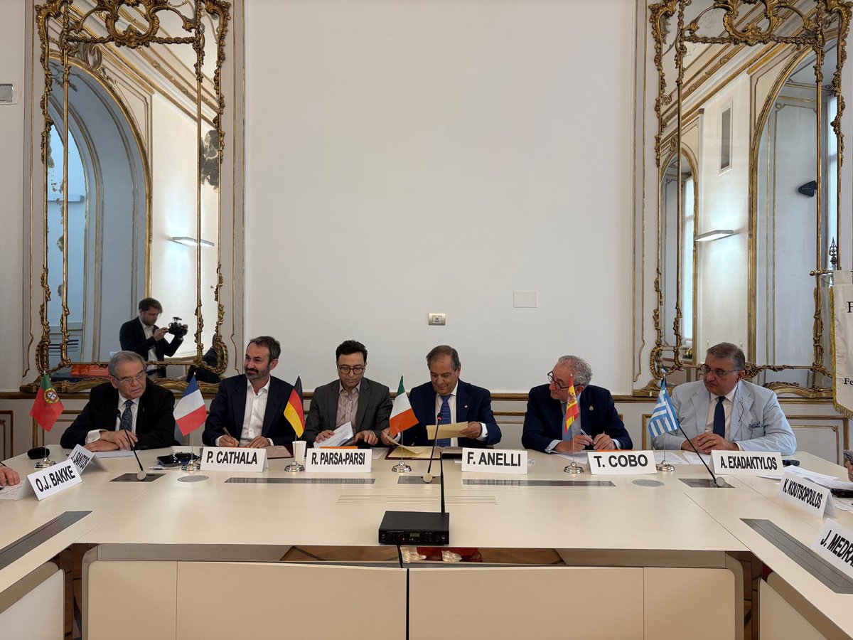 Stamattina alla FNOMCeO la firma della Carta di Roma: “La salute come investimento strategico in Europa”. I firmatari chiedono di allentare i vincoli di bilancio per rafforzare i sistemi sanitari. 
La Carta verrà presentata ufficialmente questo pomeriggio.