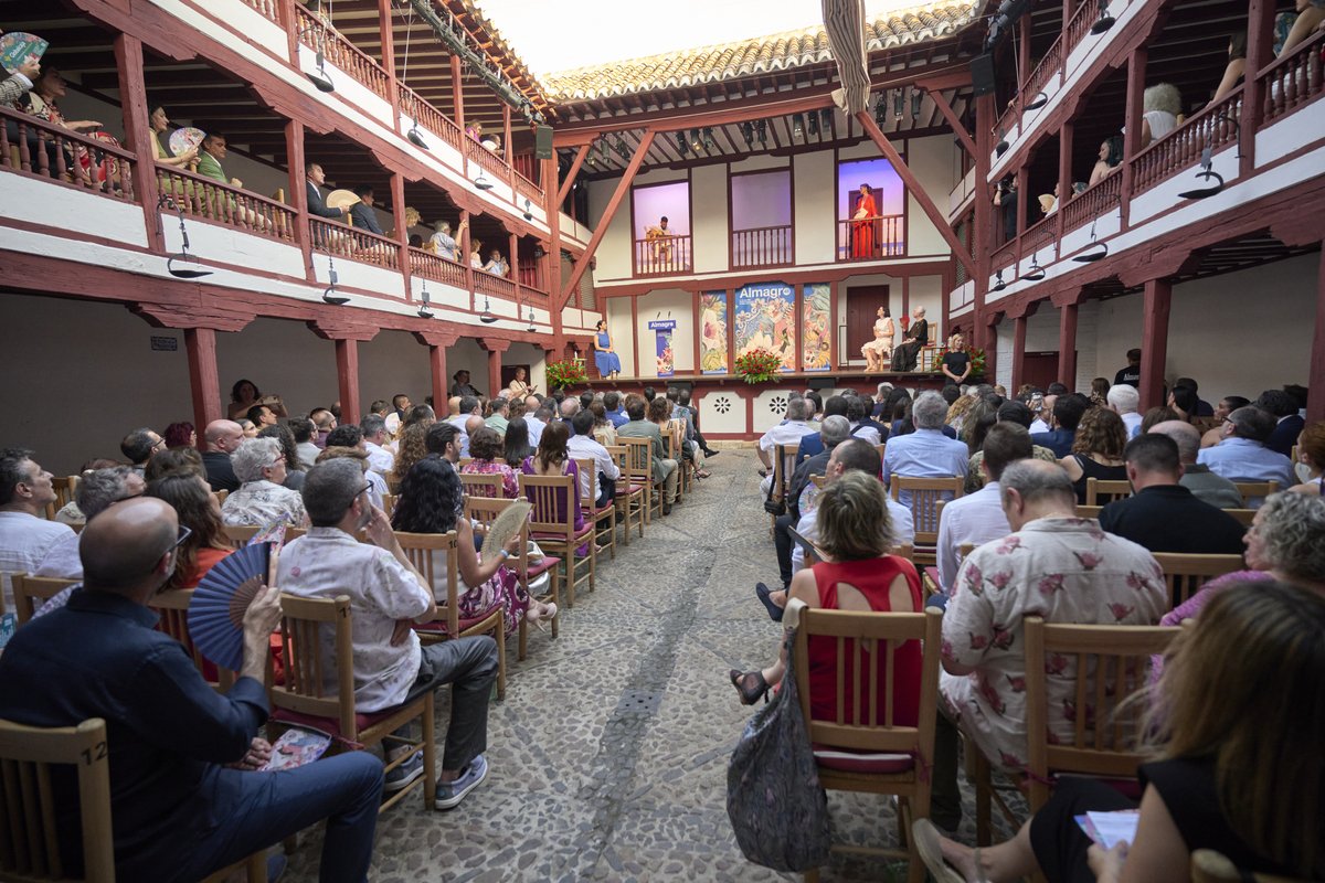 Cada verano, el <a href="/festivalalmagro/">Festival de Teatro Clásico de Almagro</a> se convierte en lugar de peregrinaje para los amantes de lo escénico. 
Una cita que a muchos genera FOMO. ¿Por qué? Su directora, Irene Pardo, nos lo explica 👇 revistagodot.com/fomo-por-almag…
