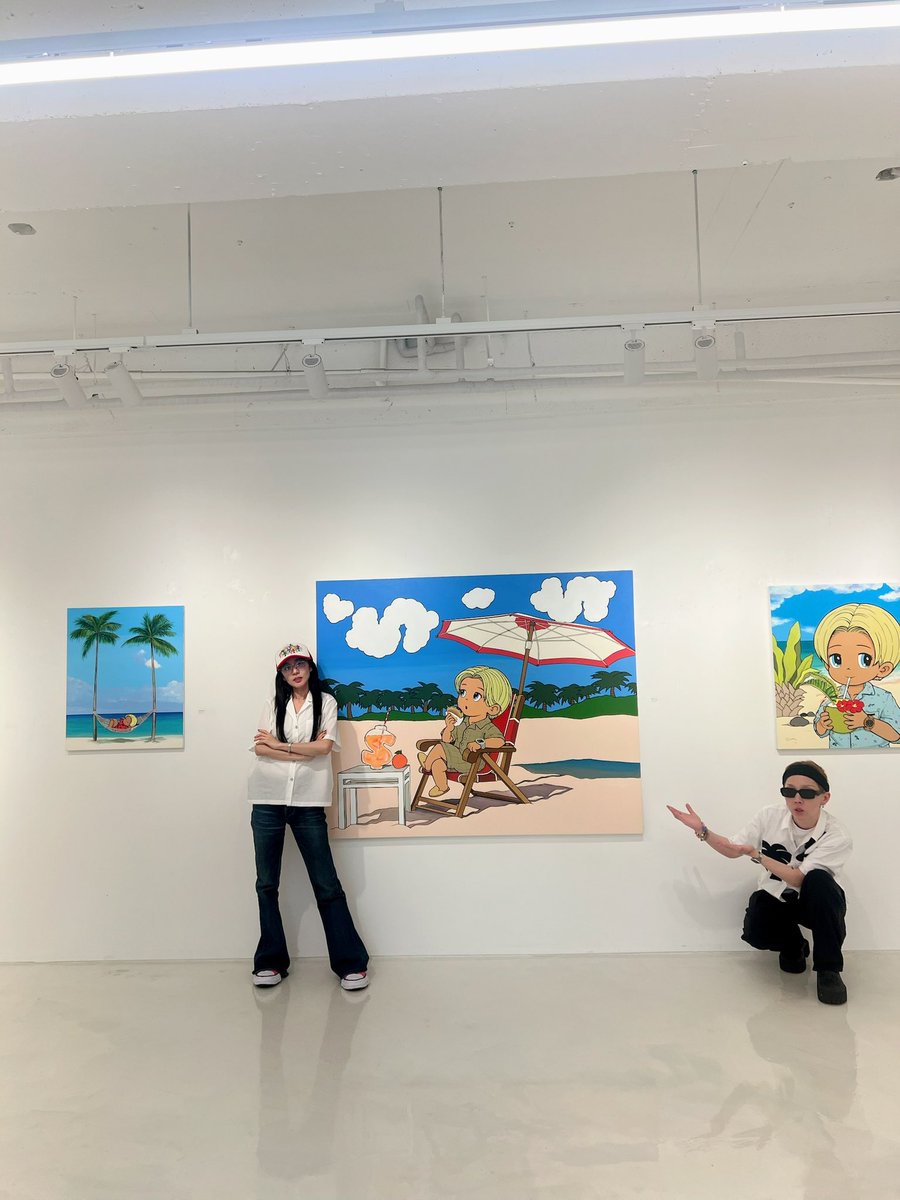 krungy21's tweet image. 미나권 전시회 Bring the Joy 🌴🥥🌊⛱️
항상 그렇듯 미나권의 작품은 밝고 컬러풀하고 긍정적이다💛
Good Vibes Only 💘