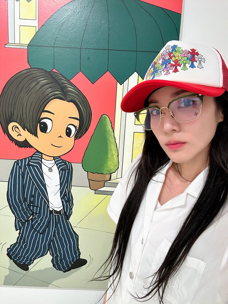 krungy21's tweet image. 미나권 전시회 Bring the Joy 🌴🥥🌊⛱️
항상 그렇듯 미나권의 작품은 밝고 컬러풀하고 긍정적이다💛
Good Vibes Only 💘