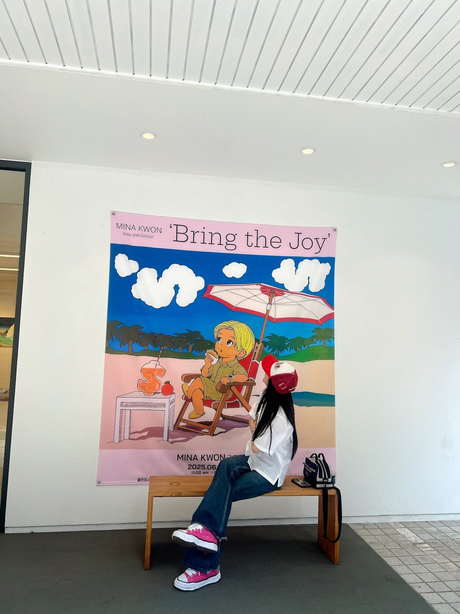 krungy21's tweet image. 미나권 전시회 Bring the Joy 🌴🥥🌊⛱️
항상 그렇듯 미나권의 작품은 밝고 컬러풀하고 긍정적이다💛
Good Vibes Only 💘