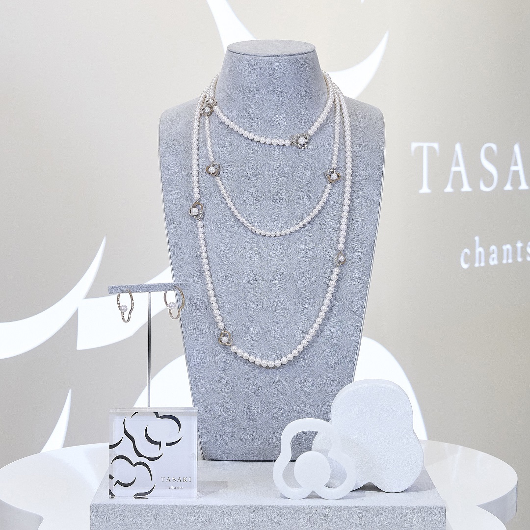 TASAKI_JP's tweet image. 花の輪郭をモダンに描いた「chants (チャンツ)」のPOP UPストアが、7/15(火)まで阪急うめだ本店 1階 コトコトステージ11にオープン。
新作ジュエリー&タイムピースが一堂に揃い、進化した「chants (チャンツ)」の世界観をお楽しみください。
#TASAKI
bit.ly/3Ts0dNI