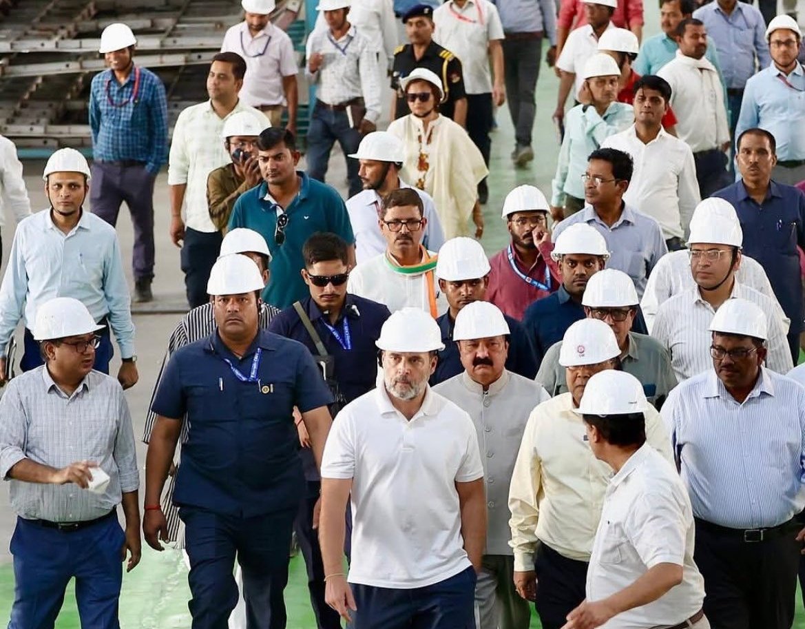 राहुल गांधी सही थे जब उन्होंने कहा कि नरेन्द्र मोदी ने भारतीय रेलवे को बर्बाद कर दिया है।

हमें यह समझने में 11 साल लग गए कि वह कितने सही थे 
#RAILWAY_JAWAB_DO