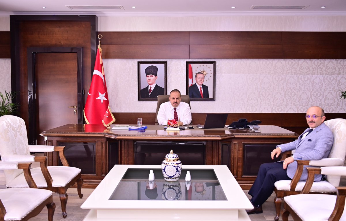 T.C. Aydın Valiliği (@aydinvaliligi) on Twitter photo Adnan Menderes Üniversitesi Ziraat Fakültesi Dekanı Prof. Dr. Mustafa Sürmen,
Vali <a href="/YakupCanbolat/">Yakup CANBOLAT</a>'ı makamında ziyaret etti. Adnan Menderes Üniversitesi Ziraat Fakültesi Dekanı Prof. Dr. Mustafa Sürmen,
Vali <a href="/YakupCanbolat/">Yakup CANBOLAT</a>'ı makamında ziyaret etti.