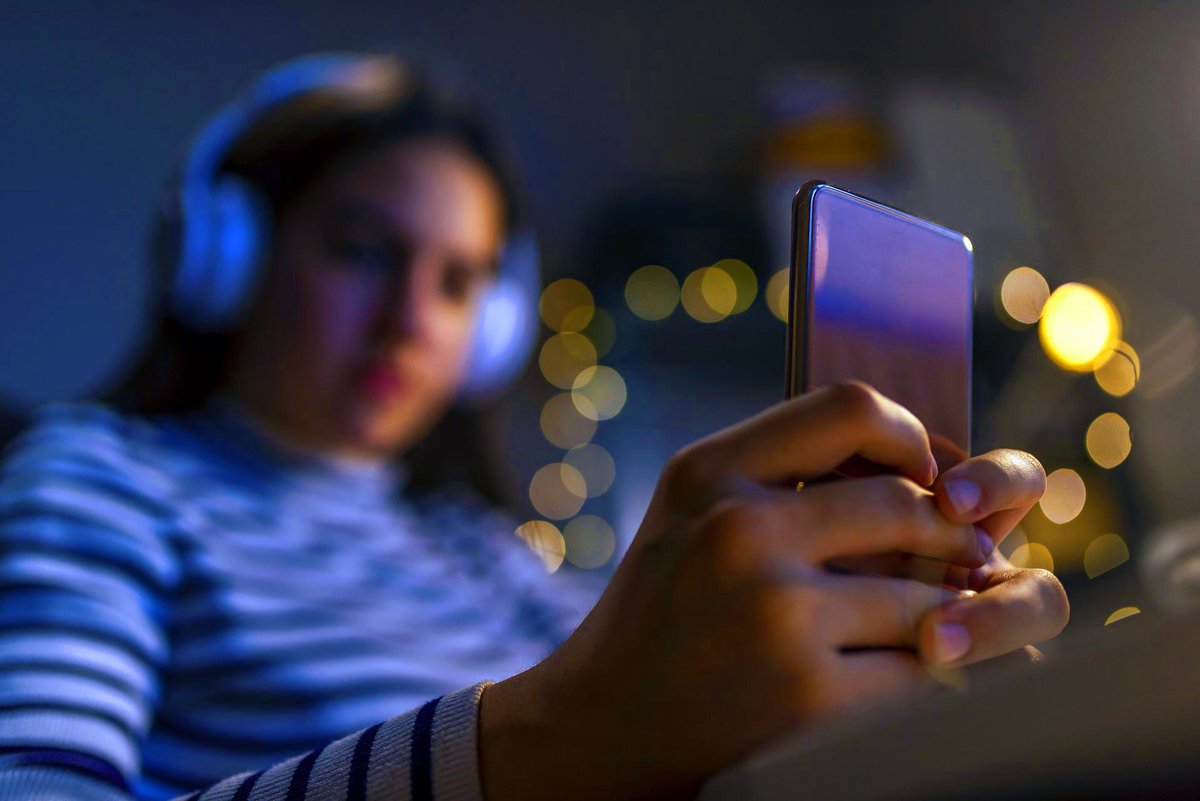 PlymUni's tweet image. Children’s social media activity highlights emotional stress of living with long-term health issues 📱👀plymouth.ac.uk/news/childrens…